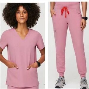 Figs Women’s Chalk Pink Scrub Set (limited)